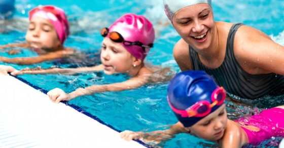 5-tips-for-teaching-a-deaf-child-to-swim-870x455